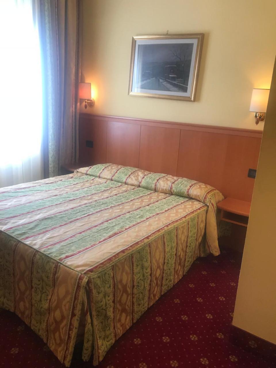 Hotel Cinzia Ristorante Christian E Manuel 베르첼리 외부 사진